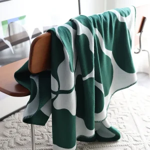 Nordic Knitted Plush Blanket – Soft Travel & Leisure Throw